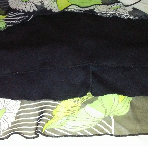 Adorable girls skirt - Picture 2 of 3